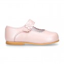 Classic Little Girl Mary Janes with hook and loop strap with FLOWER in pearl nappa leather.