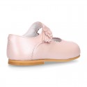 Classic Little Girl Mary Janes with hook and loop strap with FLOWER in pearl nappa leather.