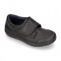 Kids OKAA School shoes closed with laceless and reinforced toe cap in washable leather.