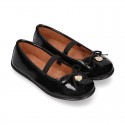 Girl´s BLACK PATENT Schoolballet flats with ribbon and elastic band.