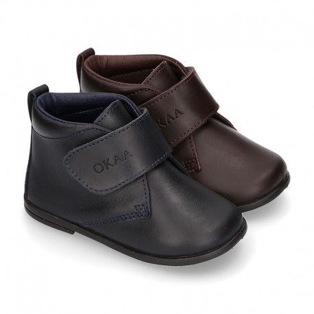 Little kids Bootie school shoes laceless in washable leather.