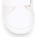 White color OKAA FLEX tennis kids shoes laceless.