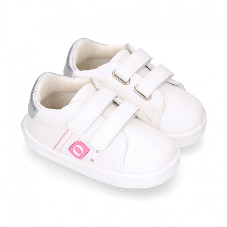 White color OKAA FLEX girl tennis shoes laceless.