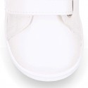 White color OKAA FLEX girl tennis shoes laceless.