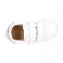 White color OKAA FLEX girl tennis shoes laceless.