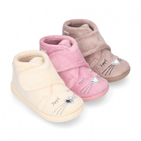 Wool knit kids Bootie home shoes with hook and loop strap and little CAT design.