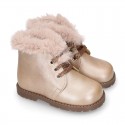 Girl safari boots with ties closure and fake hair neck in PEARL leather.