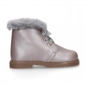 Girl safari boots with ties closure and fake hair neck in PEARL leather.