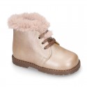 Girl safari boots with ties closure and fake hair neck in PEARL leather.