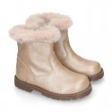 Girl boots with zipper closure and fake hair neck in PEARL effect leather.