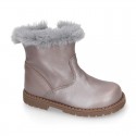 Girl boots with zipper closure and fake hair neck in PEARL effect leather.