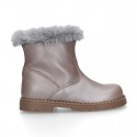 Girl boots with zipper closure and fake hair neck in PEARL effect leather.