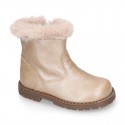 Girl boots with zipper closure and fake hair neck in PEARL effect leather.