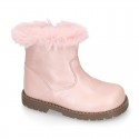 Girl boots with zipper closure and fake hair neck in PEARL effect leather.