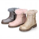 Girl boots with zipper closure and fake hair neck in PEARL effect leather.