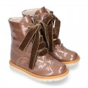 Girl boots PASCUALA style with velvet ties closure in METAL PATENT leather.