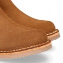 Kids ankle boots with elastic band in suede leather in TAN color.