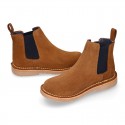 Kids ankle boots with elastic band in suede leather in TAN color.