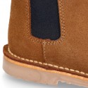 Kids ankle boots with elastic band in suede leather in TAN color.