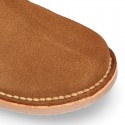 Kids ankle boots with elastic band in suede leather in TAN color.