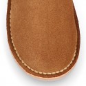 Kids ankle boots with elastic band in suede leather in TAN color.