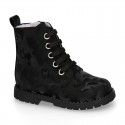 Rock style CAMOUFLAGE leather Girl boots with laces and zipper closure.