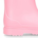 Little Rain boots with adjustable neck for babies and little kids.