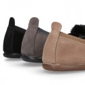 Suede leather Girl ballet flat shoes with elastic band and POMPOM design.