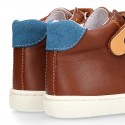 Botita niños tipo zapatilla OKAA CASUAL con cordones elásticos en piel CUERO.