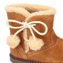 Little ankle boot shoes with FAKE HAIR lining and POMPOMS design in suede leather for first steps.