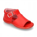 Washable leather sandals with buckle fastening and SUPER FLEXIBLE soles for little boys.