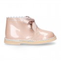 CEREMONY Girl Safari Boots with silk laces closure and waves in patent leather.