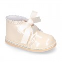 CEREMONY Girl Safari Boots with silk laces closure and waves in patent leather.