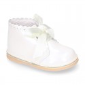CEREMONY Girl Safari Boots with silk laces closure and waves in patent leather.