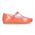 Little T-Strap Girl OKAA Mary Jane shoes in PEONY patent leather with perforated design.