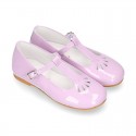 Little T-Strap Girl OKAA Mary Jane shoes in LILAC patent leather with perforated design.