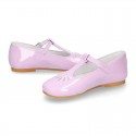 Little T-Strap Girl OKAA Mary Jane shoes in LILAC patent leather with perforated design.