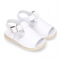 Sandal shoes Menorquina style with flexible soles.