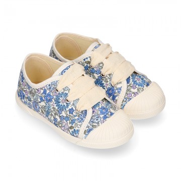 Zapatilla niños con cordones lazo y puntera en LIBERTY.