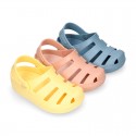 Kids jelly shoes with OLA MC CLOG design for beach and pool use.