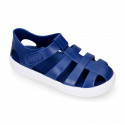 SNEAKER style kids jelly shoes with hook and loop strap in solid colors.