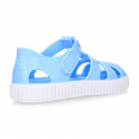 SNEAKER style kids jelly shoes with hook and loop strap in solid colors.