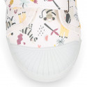 Cotton canvas Kids Tennis shoes laceless with JUNGLE design with toe cap.