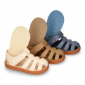 SNEAKER style kids jelly shoes with hook and loop strap in solid colors and caramel soles.