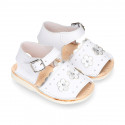BABY GIRL Sandal shoes Menorquina style with flowers and flexible soles.