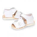 BABY GIRL Sandal shoes Menorquina style with flowers and flexible soles.