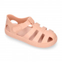 SNEAKER style kids jelly shoes with hook and loop strap in solid colors and matching soles.