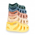 SNEAKER style kids jelly shoes with hook and loop strap in solid colors and matching soles.