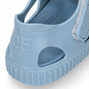 SNEAKER style kids jelly shoes with hook and loop strap in solid colors and matching soles.