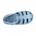 SNEAKER style kids jelly shoes with hook and loop strap in solid colors and matching soles.